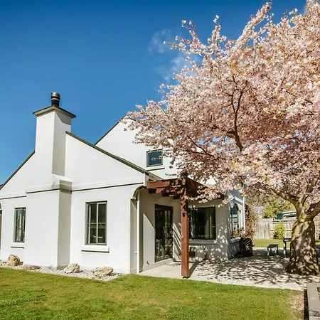 Kokomea House - Wanaka Holiday Home